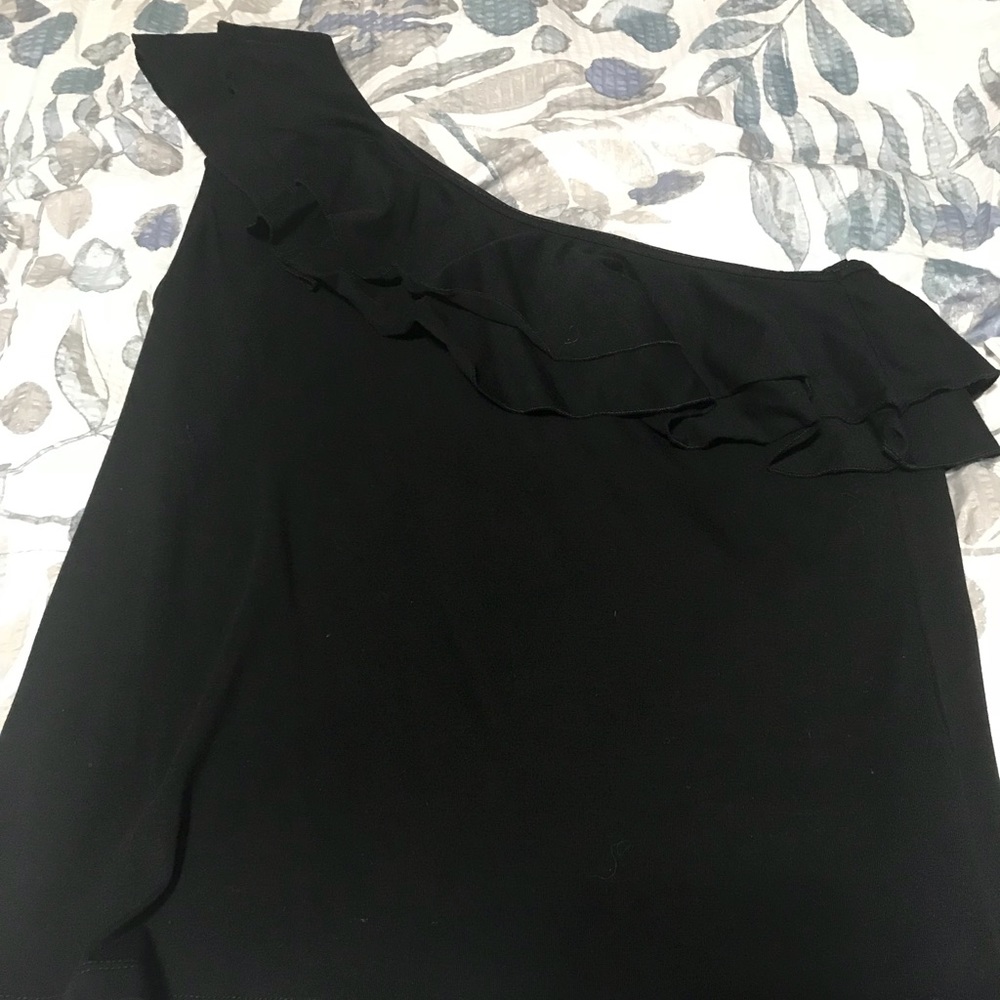 Black top one shoulder